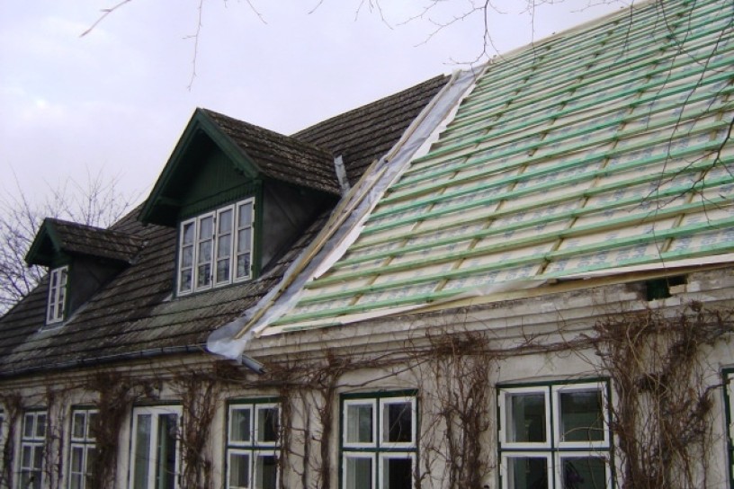 Wymiana pokrycia dachowego w domu jednorodzinnym